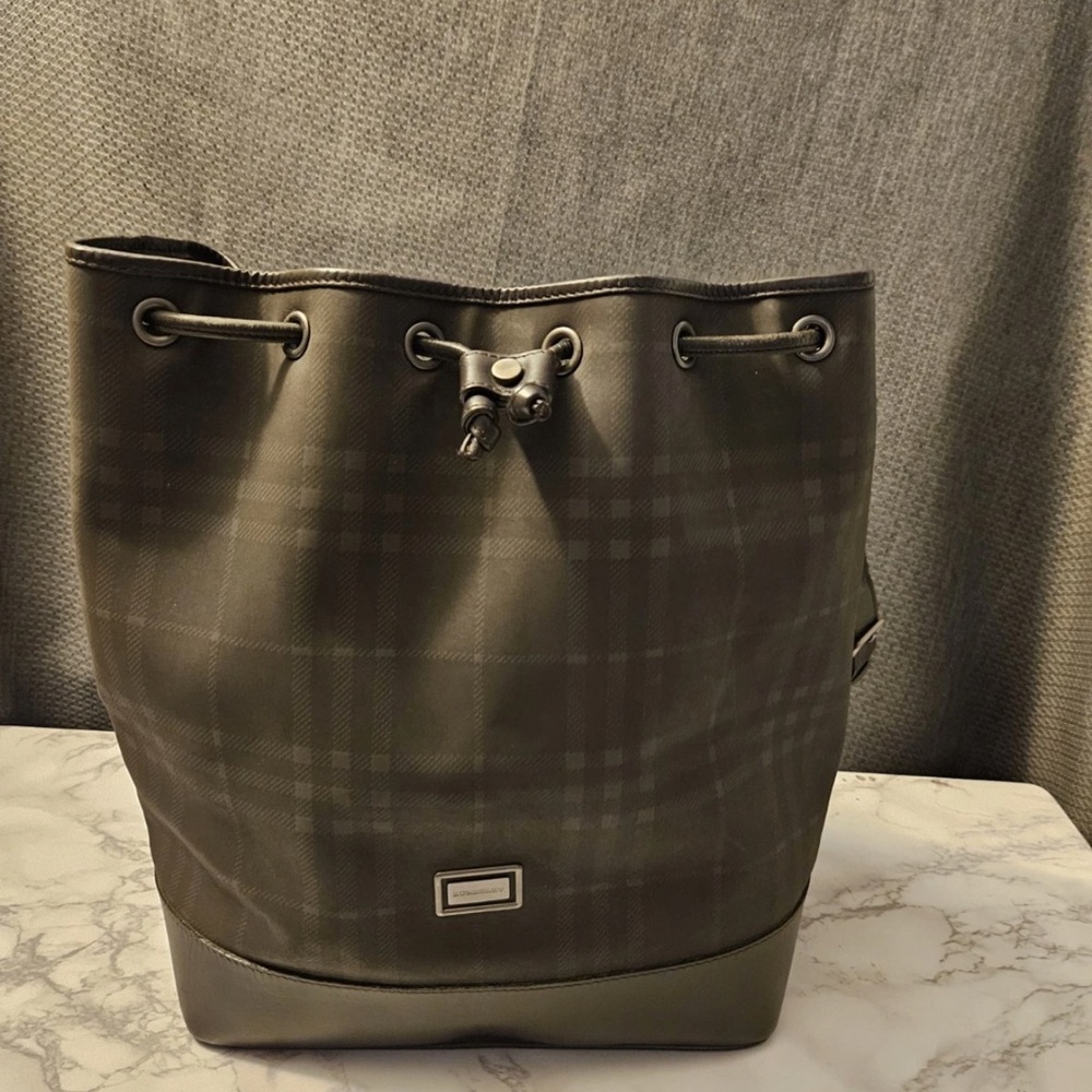 Burberry London Drawstring Bucket Bag – Authentic